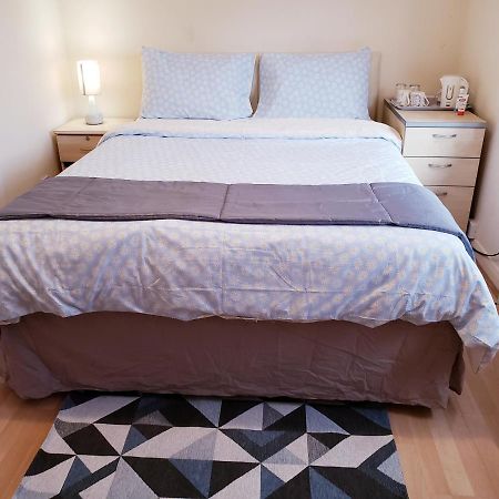 Ensuite Room Near Canal Southall Esterno foto