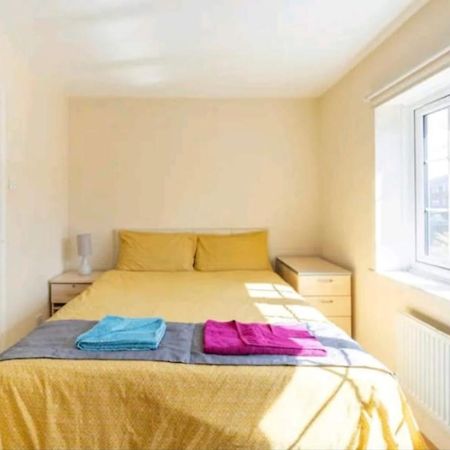Ensuite Room Near Canal Southall Esterno foto