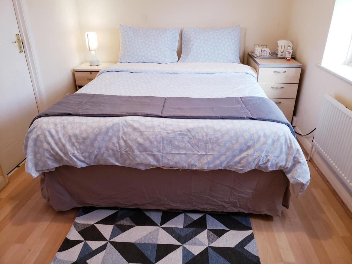 Ensuite Room Near Canal Southall Esterno foto