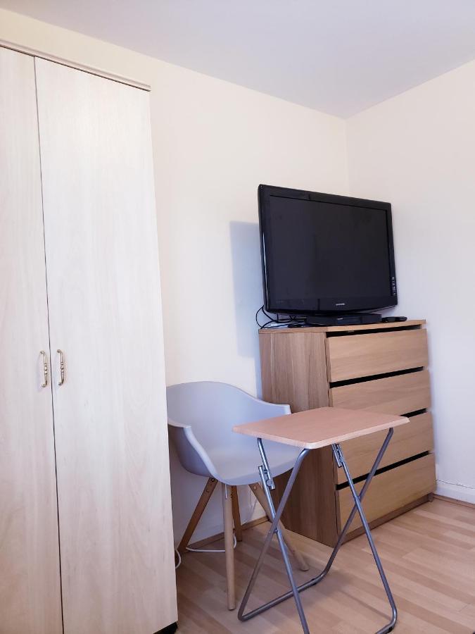 Ensuite Room Near Canal Southall Esterno foto