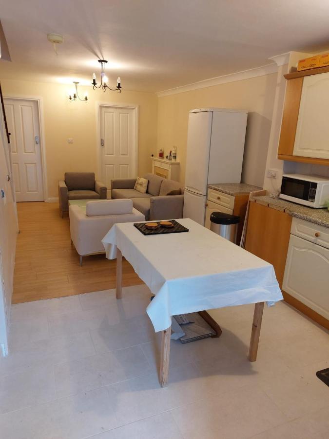 Ensuite Room Near Canal Southall Esterno foto