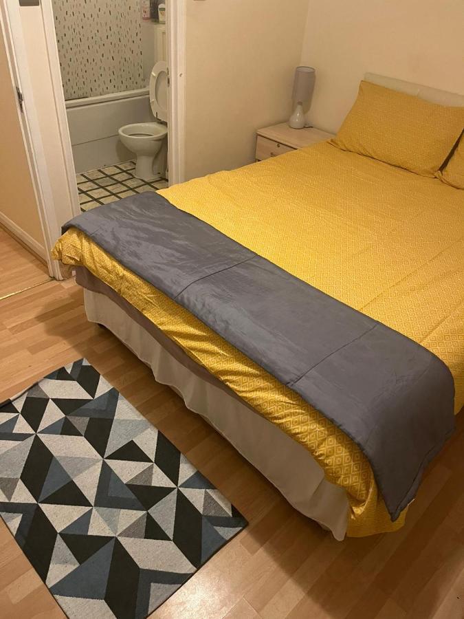 Ensuite Room Near Canal Southall Esterno foto
