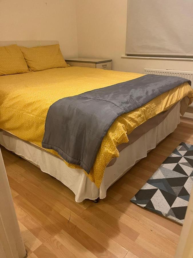 Ensuite Room Near Canal Southall Esterno foto