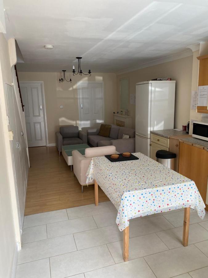 Ensuite Room Near Canal Southall Esterno foto