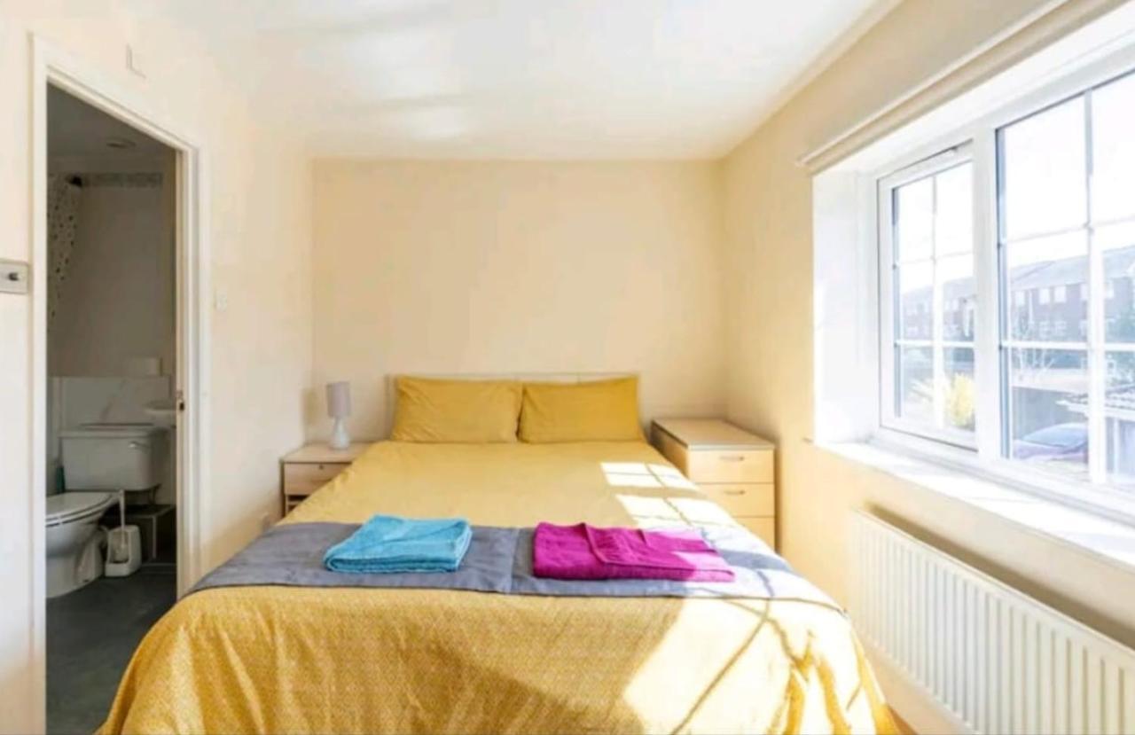 Ensuite Room Near Canal Southall Esterno foto